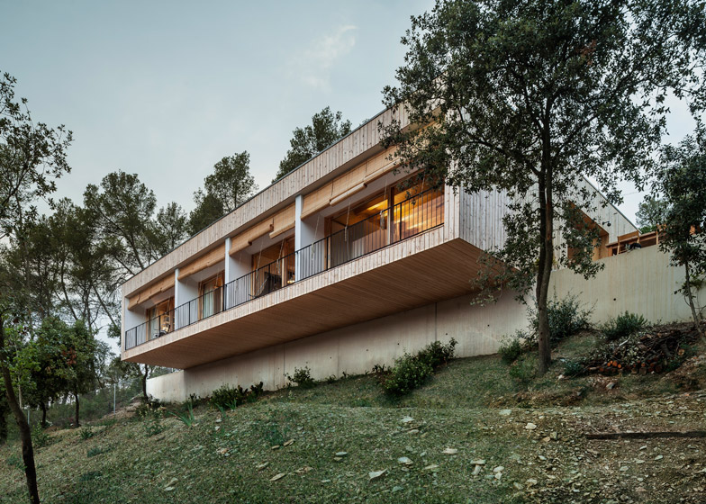 LLP-House_Alventosa-Morell-Arquitectes-_dezeen_784_7