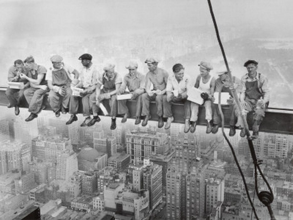 workers-charles-c-ebbets-poster-lunch-atop-a-skyscraper-trabajadores-riesgo-construccion-stepienybarno